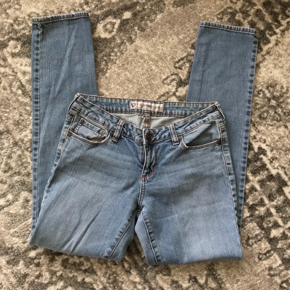 BULLHEAD LIGHT WASH SKINNY JEAN SZ 9 - Picture 3 of 6